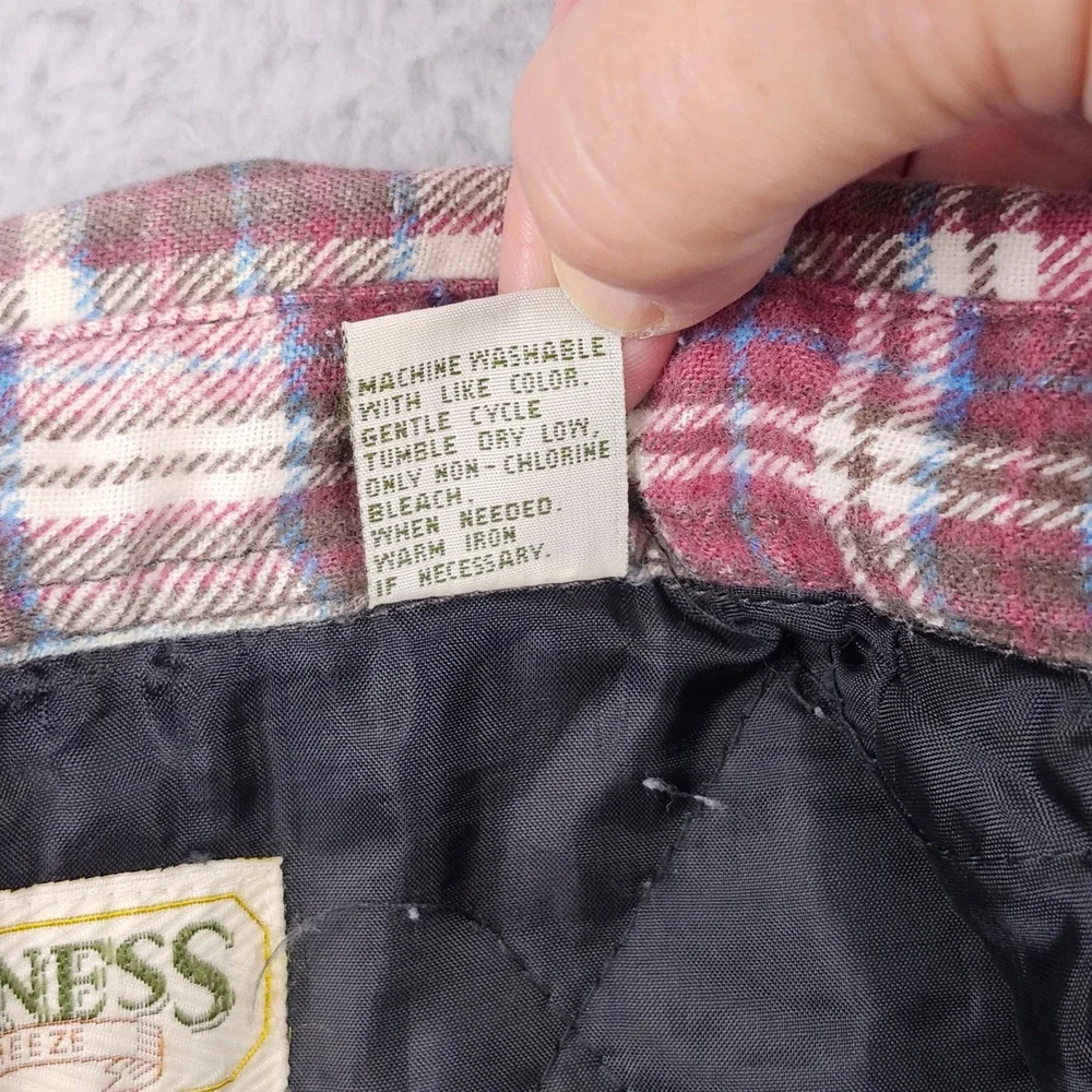 Wilderness Flannel Shirt Jacket Mens Medium Maroon Plaid Quilted Lined Outdoors